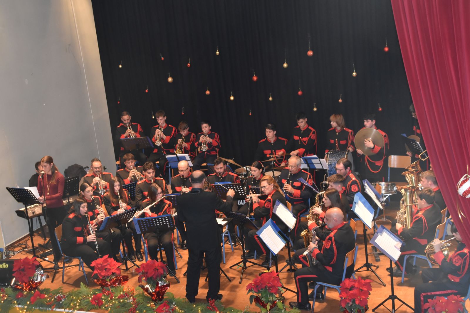 Μελωδικά Χριστούγεννα στα Λεχαινά