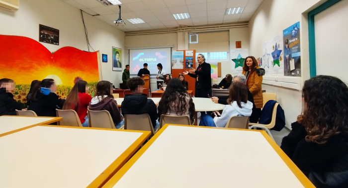 2ο Γυμνάσιο Πύργου: Τα μέλη της Διεθνούς Κριτικής Επιτροπής Νέων του 28ου Φεστιβάλ Κινηματογράφου Ολυμπίας για Παιδιά και Νέους στο σχολείο