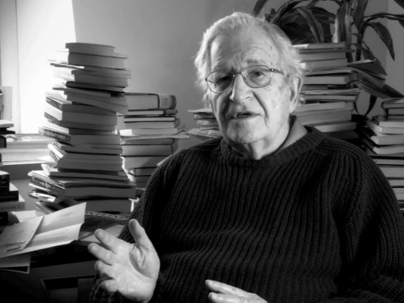 Noam Chomsky: Υποστηρίζει πως αυτό που λέμε τεχνητή νοημοσύνη είναι απλά κλοπή