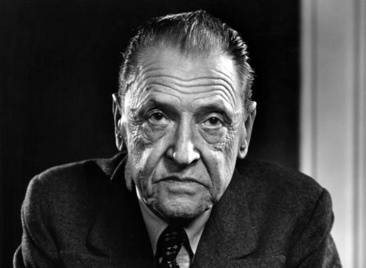 Σαν σήμερα: Σόμερσετ Μομ