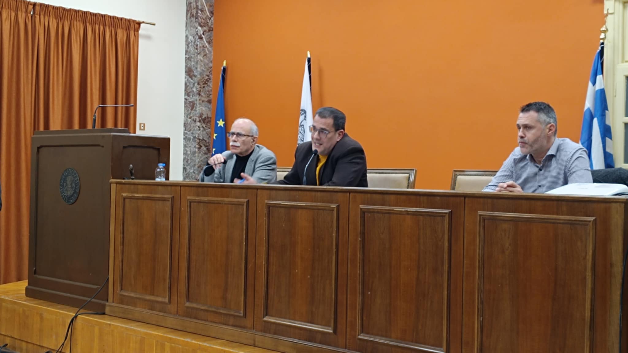 Ωνάσεια Σχολεία: Σε εκρηκτικό κλίμα το δημοτικό συμβούλιο Πύργου!