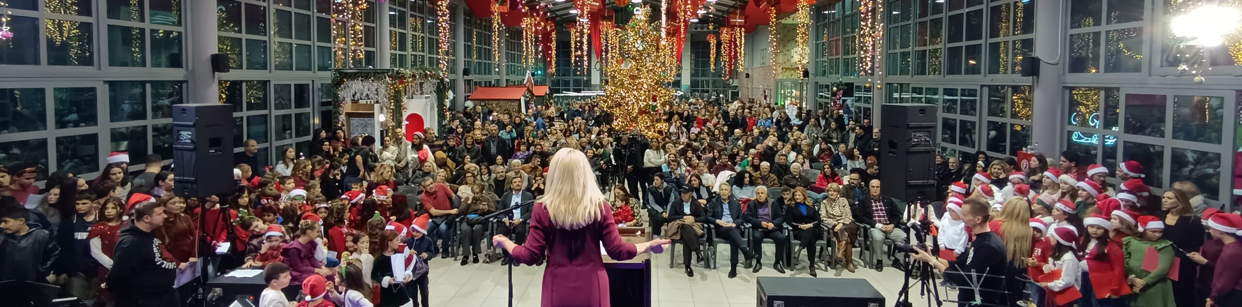 Λαμπερή πρεμιέρα στο Χριστουγεννιάτικο χωριό του Πάρκου Ξυστρή