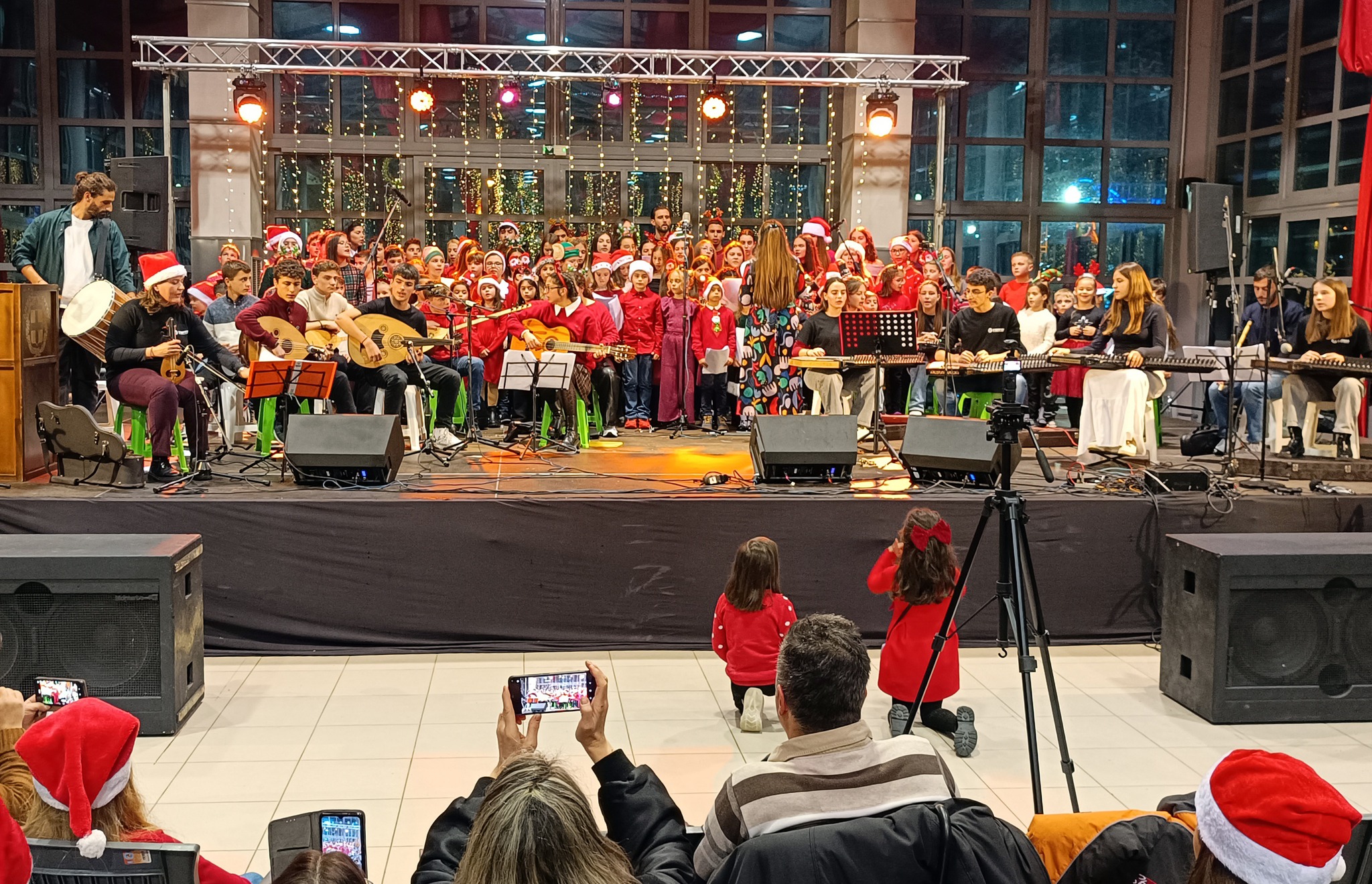 Λαμπερή πρεμιέρα στο Χριστουγεννιάτικο χωριό του Πάρκου Ξυστρή