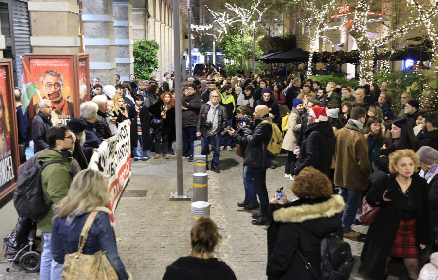 Απεργία στα θέατρα: Μαζική συμμετοχή ηθοποιών – «Σύμβαση τώρα» (εικόνες)