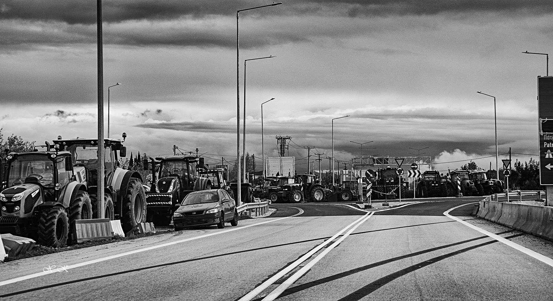 Αμετακίνητοι στις θέσεις τους οι αγρότες στα δύο μπλόκα Πύργου και Λεχαινών