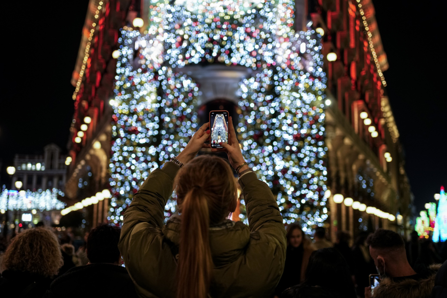 Τεχνητή Νοημοσύνη και Χριστούγεννα: Τρίγωνα κάλαντα, avatar στη γειτονιά
