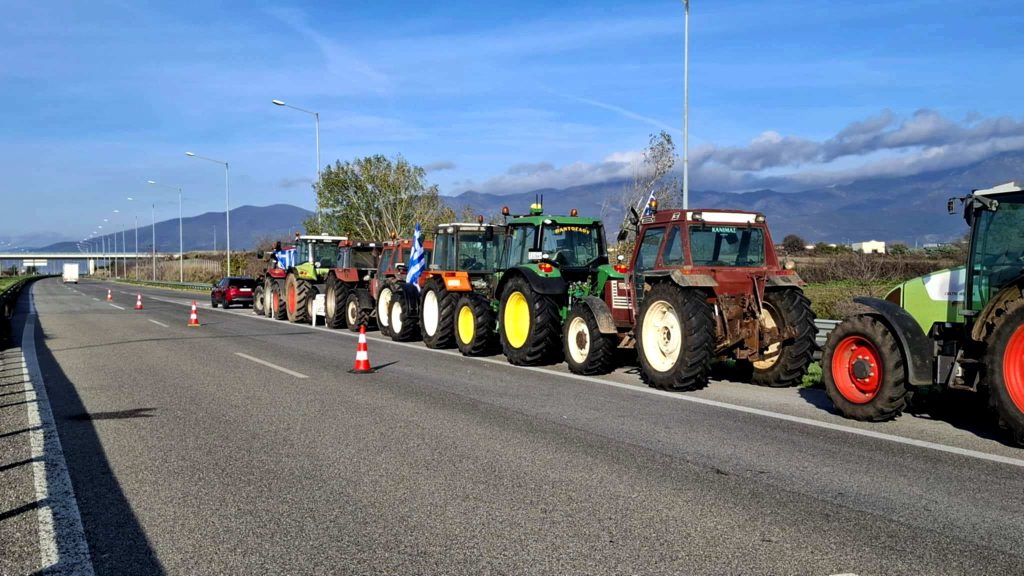 “Κρυφτούλι” στα μπλόκα!