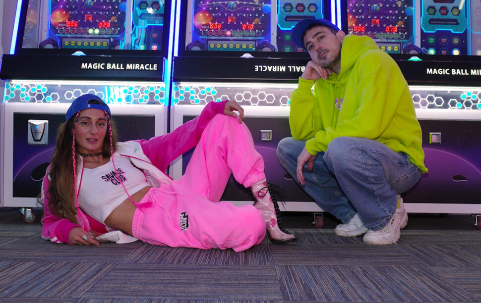 Διλήμματα στο φεγγάρι με άρωμα μπελ επόκ: Cilia Katrali vs. Σπύρος Παρασκευάκος