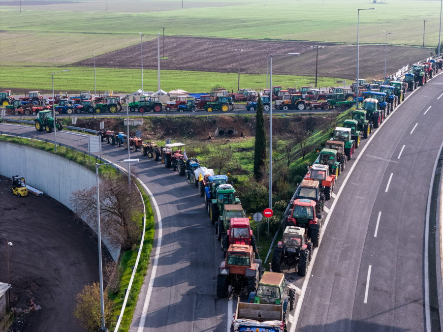 Σκέψεις για πρόστιμα στα τρακτέρ! – Διάσπαση με «γαλάζιους» συνδικαλιστές – Επίθεση στο ΚΚΕ