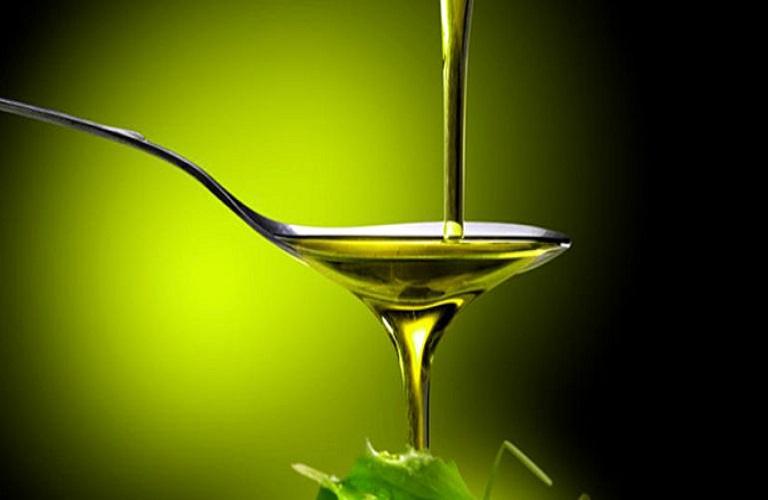 Ελαιόλαδο: Ανάκαμψη στην παραγωγή, πίεση στην κατανάλωση – Τι αλλάζει έως το 2035 [γραφήματα]