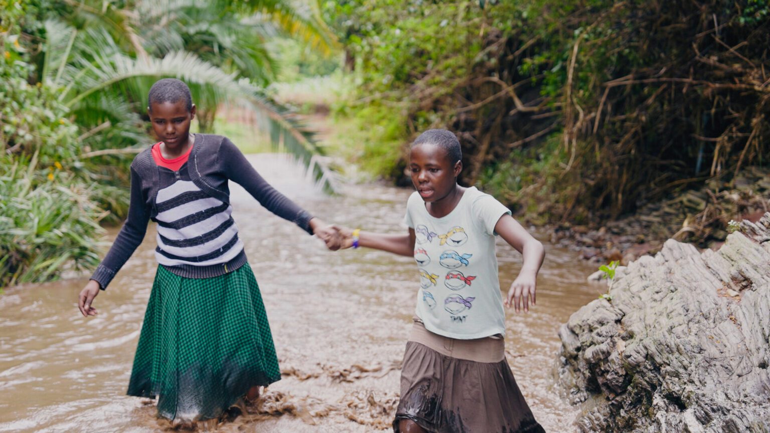 Zizanio News | Kids & Docs: Δυναμική έναρξη στην Αμαλιάδα με την προβολή της ταινίας «Τα Κορίτσια δεν κλαίνε»