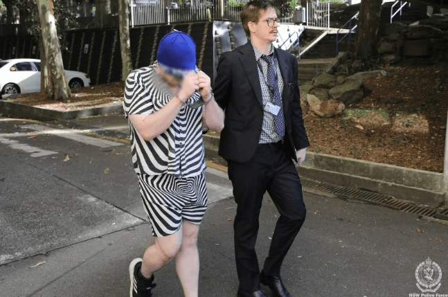 Τέσσερις συλλήψεις για φερόμενο «διεθνές κύκλωμα σατανισμού και σεξουαλικής κακοποίησης παιδιών»