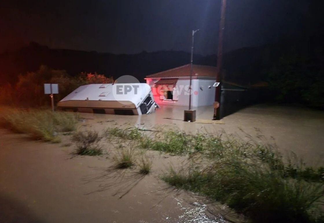 Κακοκαιρία Byron: Υπερχείλισε ποτάμι στη Φοινικούντα – Παρασύρθηκε τροχόσπιτο με τουρίστες