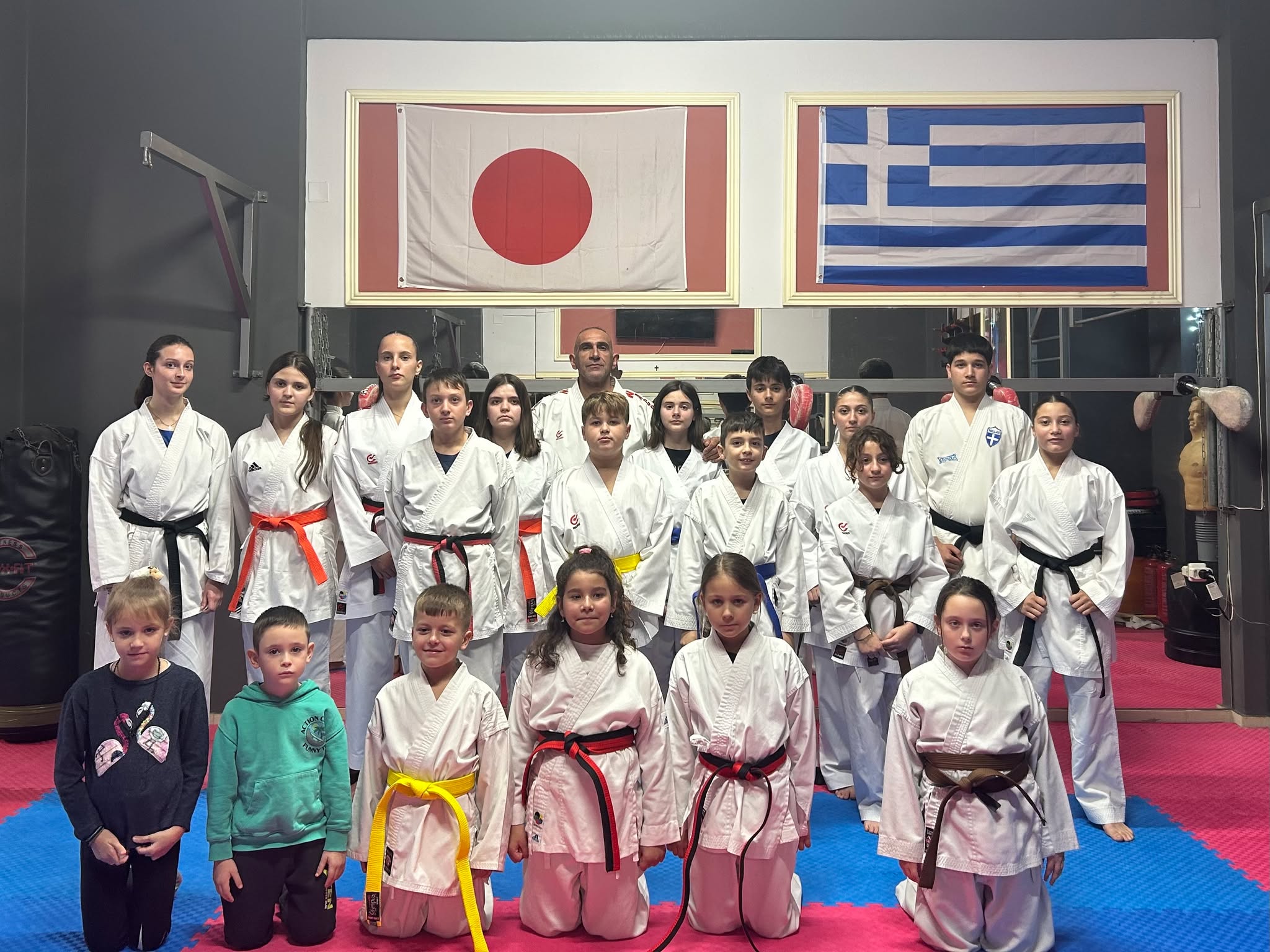 Καράτε/Ολυμπιακή Φλόγα Πύργου: Με επιτυχία οι εξετάσεις έγχρωμων ζωνών