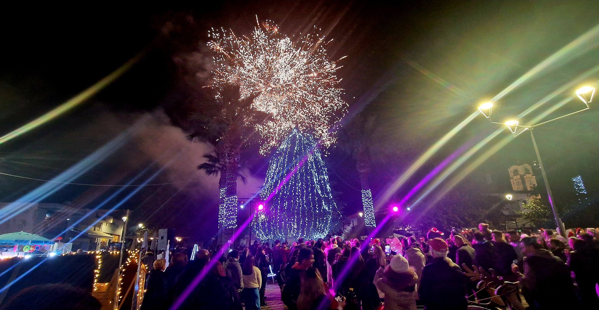 Χριστουγεννιάτικη λάμψη και γιορτινός παλμός σε κάθε γωνιά του Δήμου Πηνειού