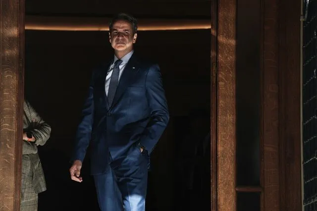 Η Εναλλακτική στον Μητσοτάκη και ο κρίνος του αρχάγγελου…