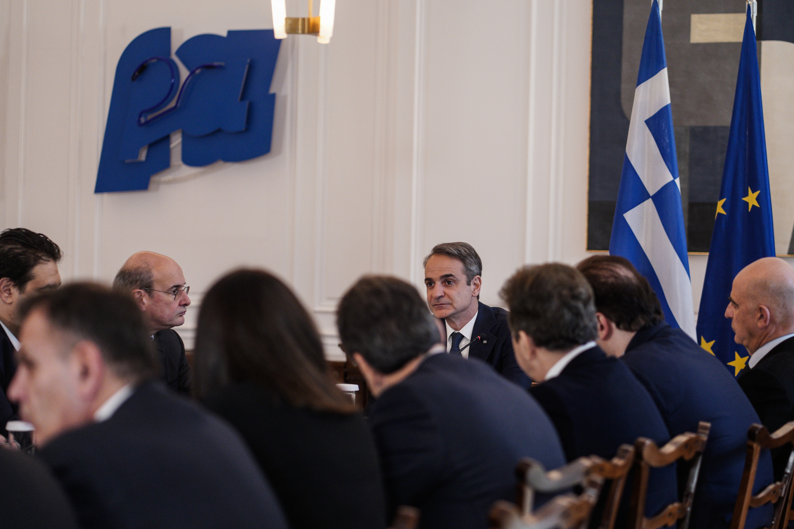 Εκκλήσεις για διάλογο από Μαξίμου μετά το βροντερό «όχι» των αγροτών