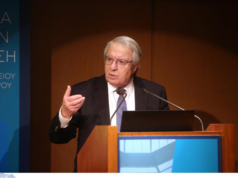 Μπαμπινιώτης: Έχουν οι λέξεις διαφάνεια; Η απάντηση είναι…