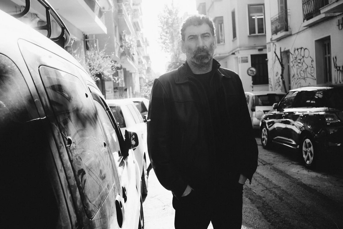 Γιάννης Οικονομίδης: «Με τη “Σπασμένη Φλέβα” πήρα ρεβάνς από κάποιους που με πολεμάνε λυσσαλέα»