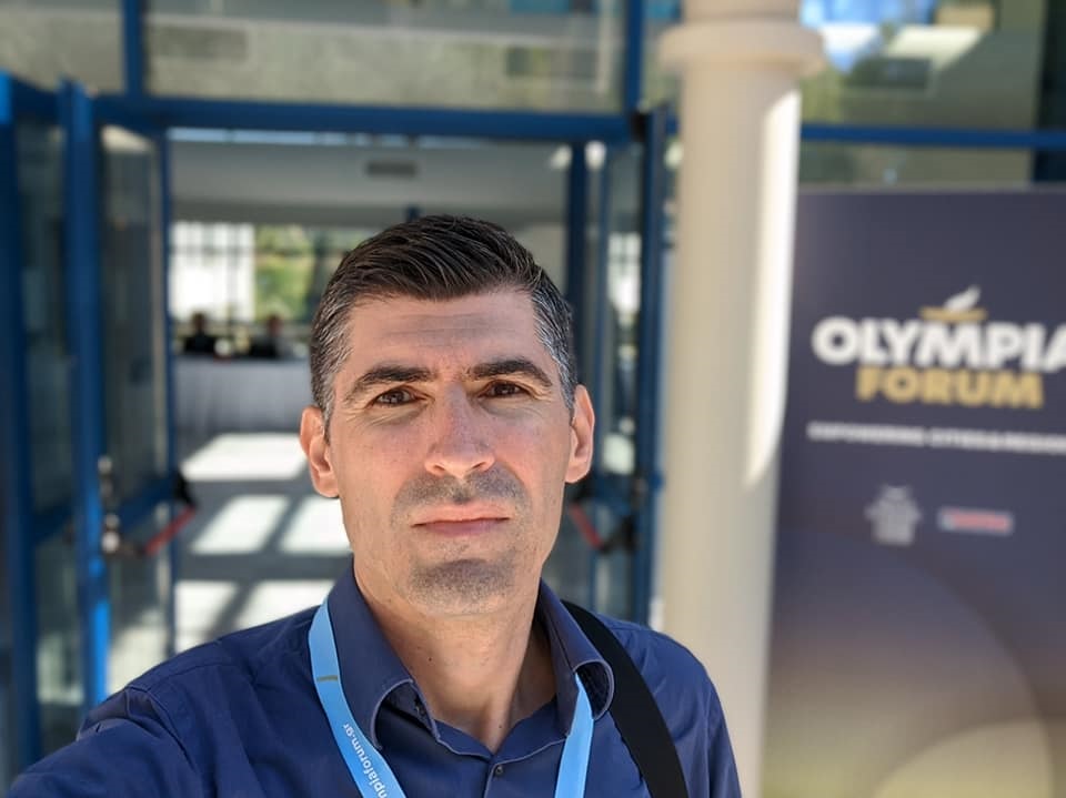 Για την μετατροπή του 2ου Γυμνασίου και του 2ου Λυκείου Πύργου σε Ωνάσεια σχολεία