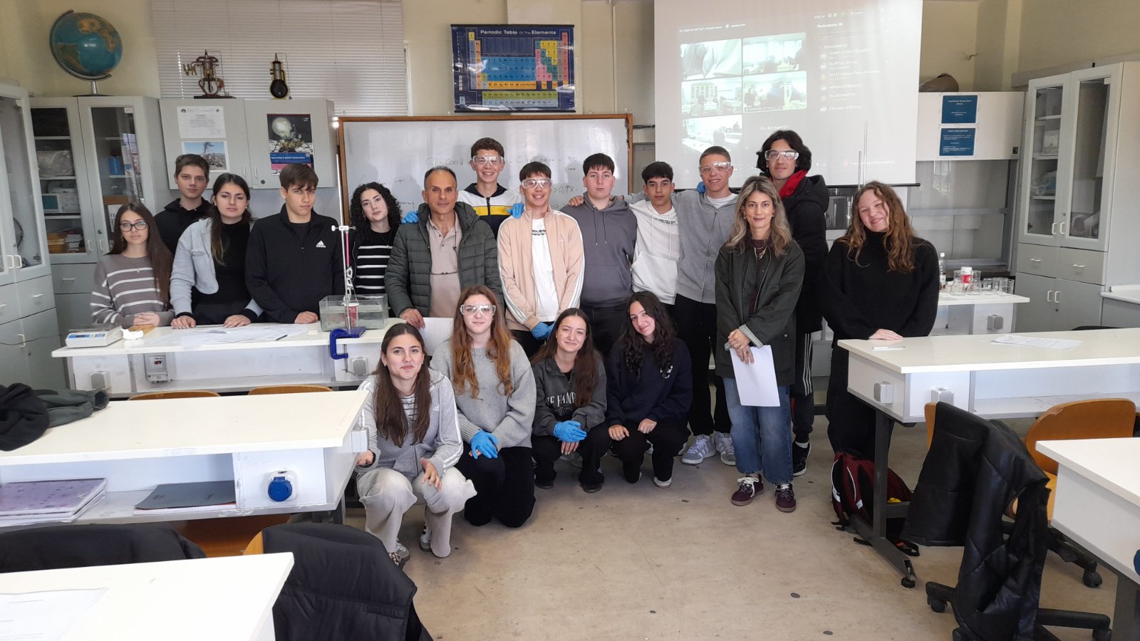 Ένα γοητευτικό ταξίδι στον κόσμο των πειραμάτων για τους μαθητές του ΓΕΛ Πελοπίου