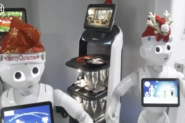 Ρομπότ λένε τα κάλαντα σε κλινική του “Γ. Γεννηματάς” στην Θεσσαλονίκη – Βίντεο