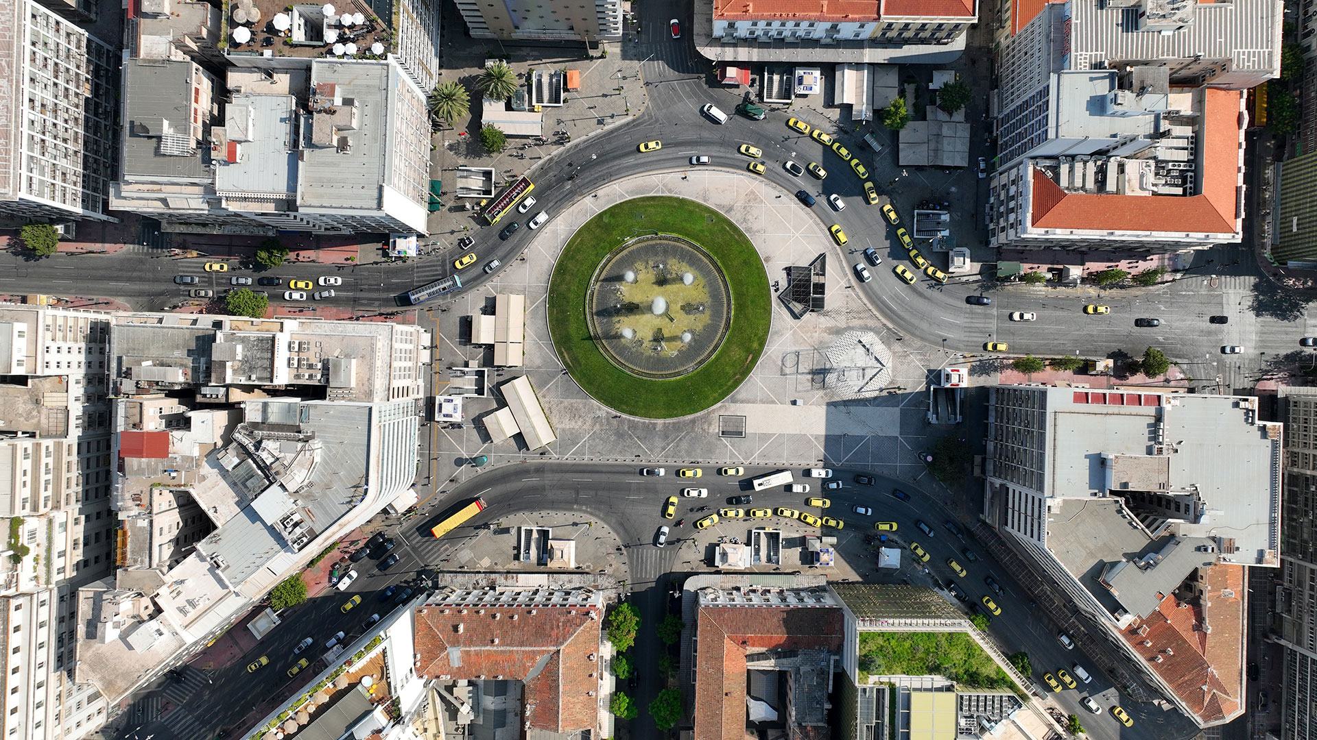 Roundabouts: Ο φαύλος κύκλος της ελληνικής προτεραιότητας
