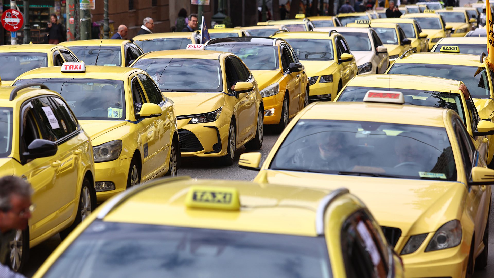 Τραβούν χειρόφρενο και τα ταξί της Ηλείας για δύο μέρες