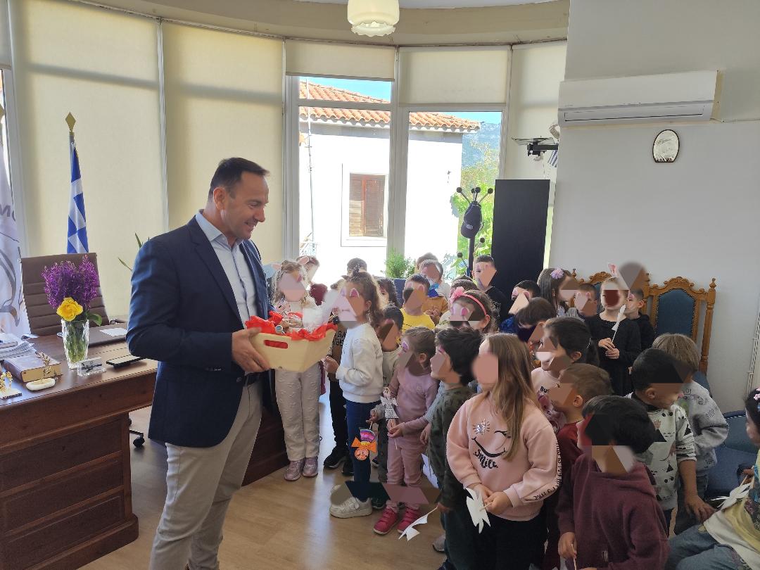 Τα «Λαζαράκια» επισκέφθηκαν τον Δήμαρχο Ζαχάρως