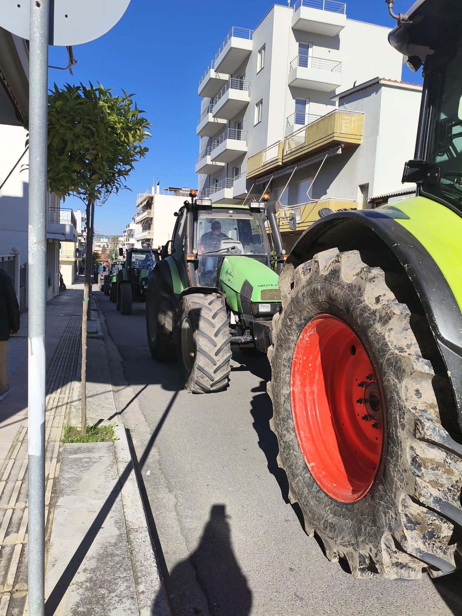 Αγρότες και εργαζόμενοι χέρι- χέρι!