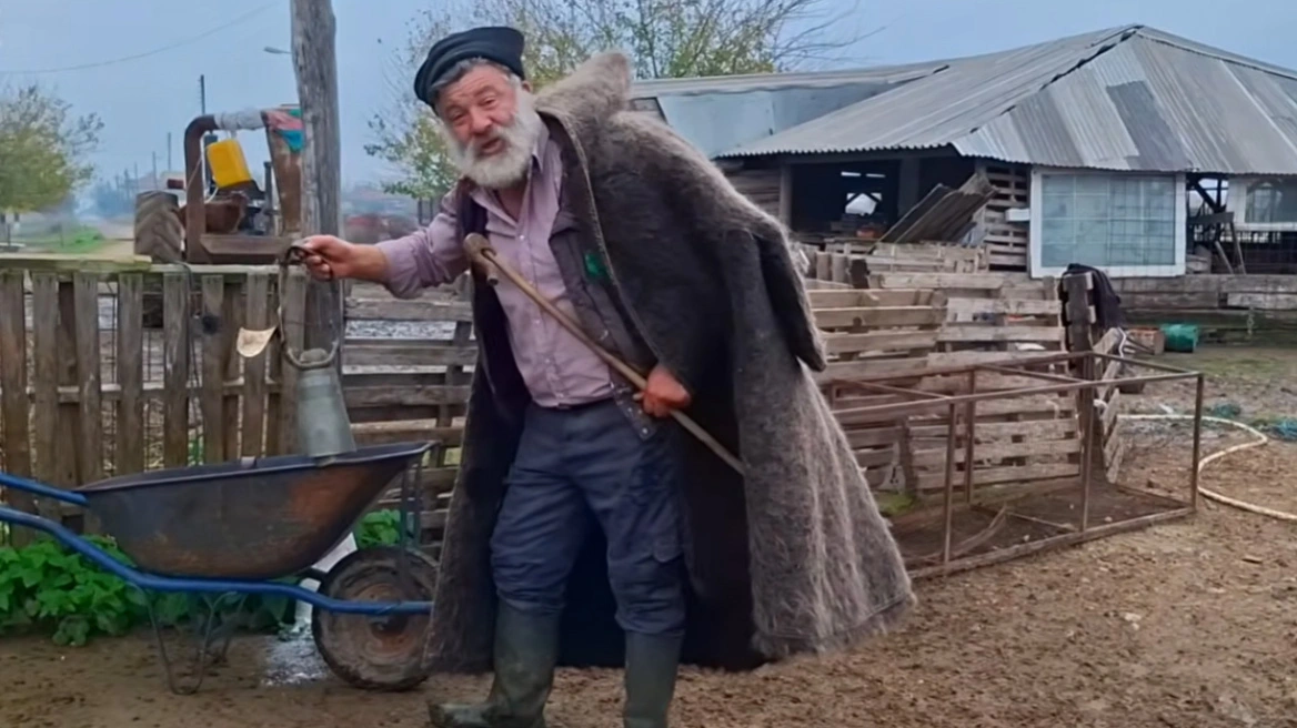 Τραγικό: Κατέρρευσε ο κτηνοτρόφος που αποχαιρέτησε με δάκρυα τα 450 πρόβατά του, νοσηλεύεται στα Γιαννιτσά με συμπτώματα εγκεφαλικού [video]