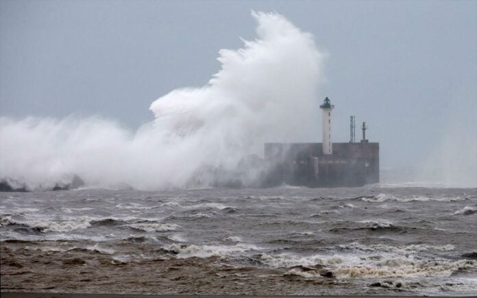 Καιρός: Επιδείνωση από το βράδυ – Έρχονται χιόνια, μποφόρ και ισχυρές βροχοπτώσεις