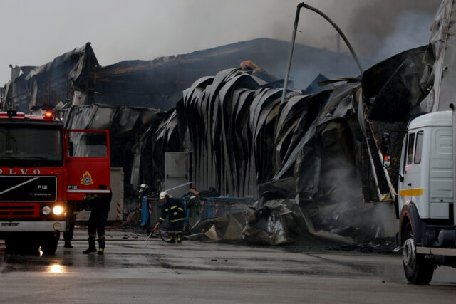 Εργοστάσιο «Βιολάντα»: Τι εξετάζουν οι αρμόδιες υπηρεσίες για τα αίτια της φονικής έκρηξης