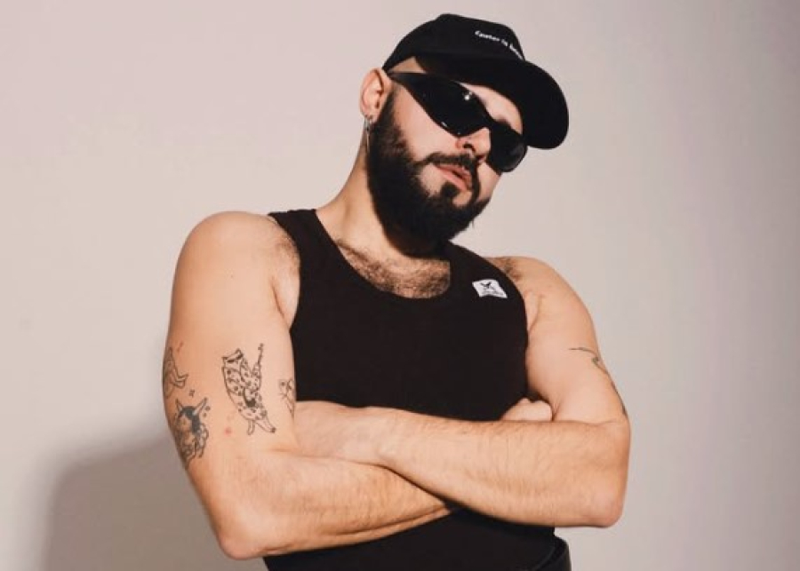 «Ferto»: Το τραγούδι του Akylas κρύβει μια αληθινή ιστορία – Τον αποθεώνουν οι Eurofans πριν καν εμφανιστεί στη Eurovision [video]