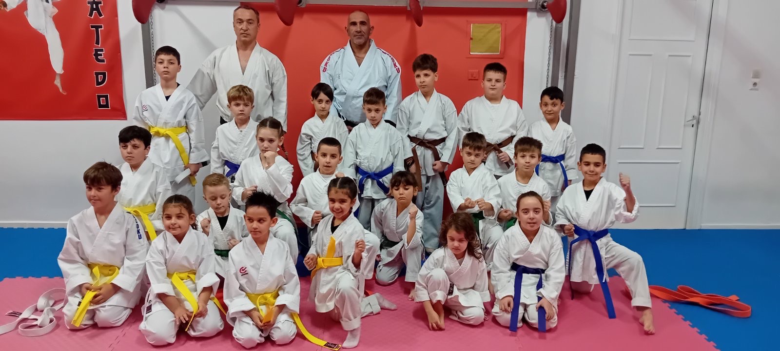 Καράτε/Ολυμπιακή Φλόγα Αμαλιάδας: Με επιτυχία οι εξετάσεις έγχρωμων ζωνών