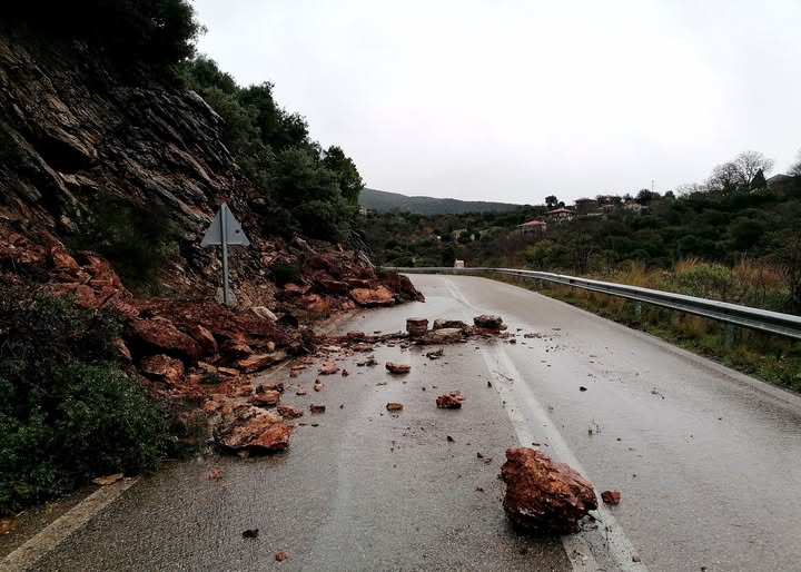 Ισχυρή Καταιγίδα έπληξε τα Πετράλωνα Φιγαλείας σήμερα το πρωί
