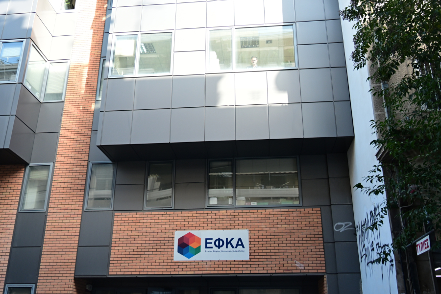 Ασφαλιστικές εισφορές: Κρίσιμη απόφαση για 1,5 εκατ. ελεύθερους επαγγελματίες και αγρότες