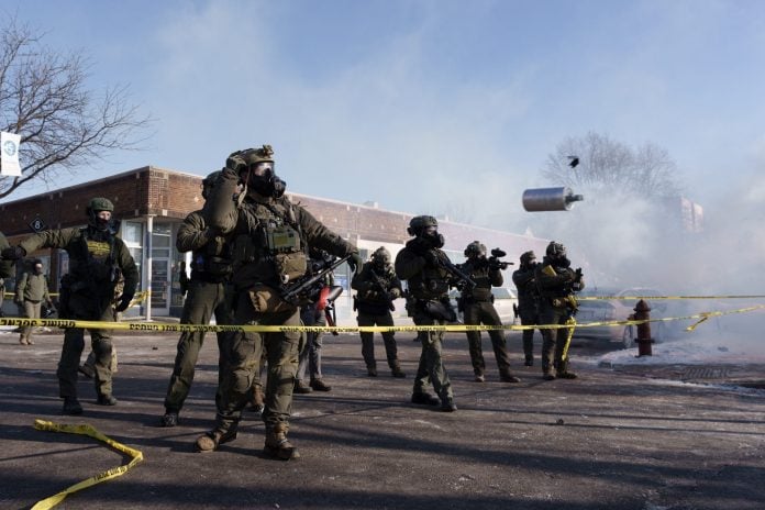 Μινεάπολη: Τι είναι η ICE που έχει σκοτώσει 2 Αμερικανούς πολίτες – Ποιες εξουσίες έχει, πόσο εύκολα ανοίγει πυρ