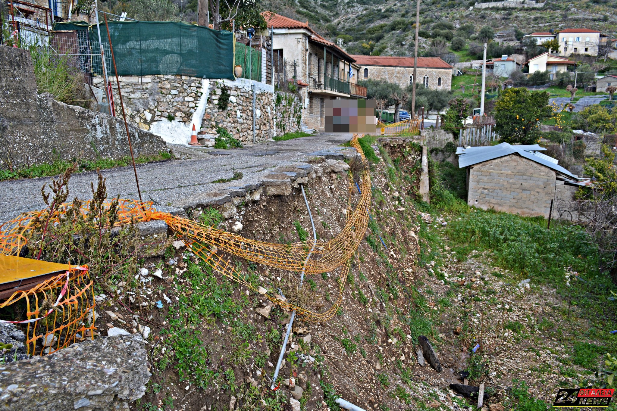 Νέα Φιγαλεία: Επικίνδυνη η περιφερειακή οδός – Κίνδυνος κατάρρευσης, κανένα μέτρο ασφαλείας