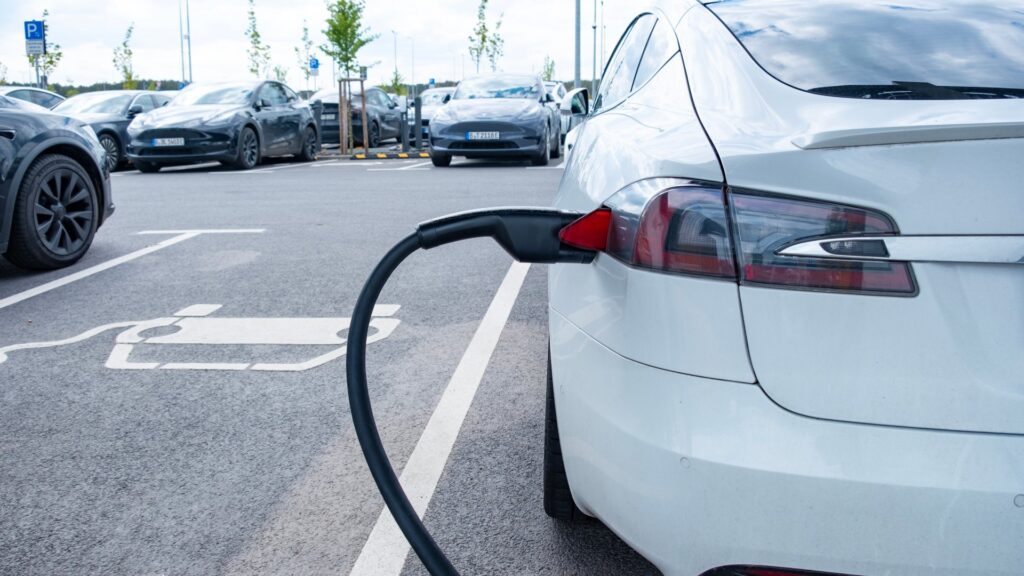 Κυρανάκης: Το «Κινούμαι Ηλεκτρικά» θα συνεχιστεί