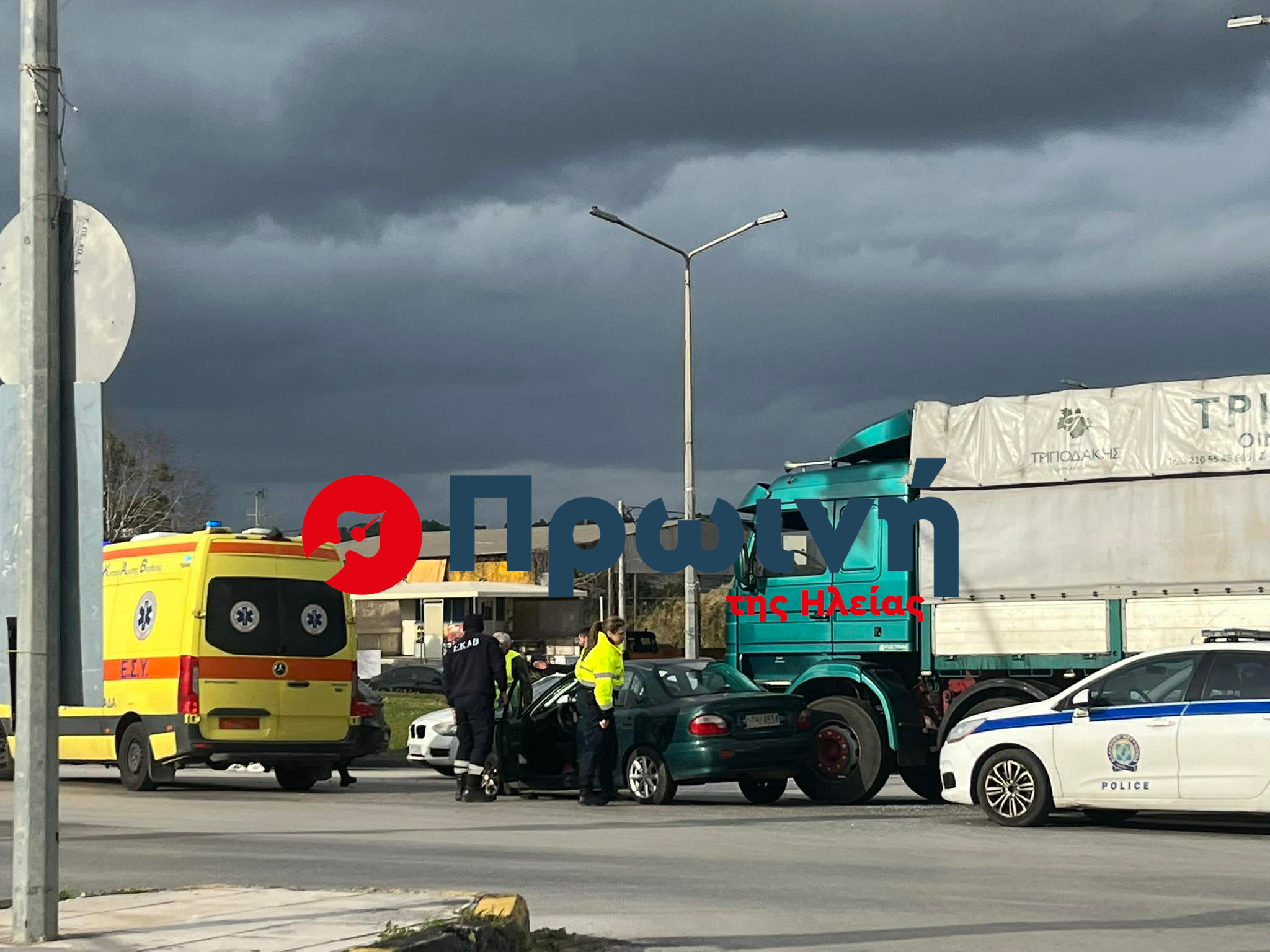 Πύργος: Τρακάρισμα στα φανάρια της Φιλοθέης