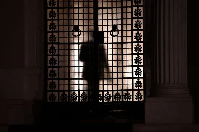 Υποκλοπές: Η ιστορική απόφαση και ο φόβος του Μαξίμου