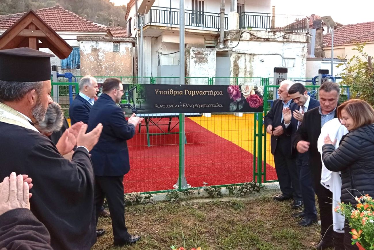 Τελετή ονοματοδοσίας υπαίθριου χώρου άθλησης στη Βουλιαγμένη σε “Γυμναστήριο Κωνσταντίνα – Ελένη Δημητροπούλου”