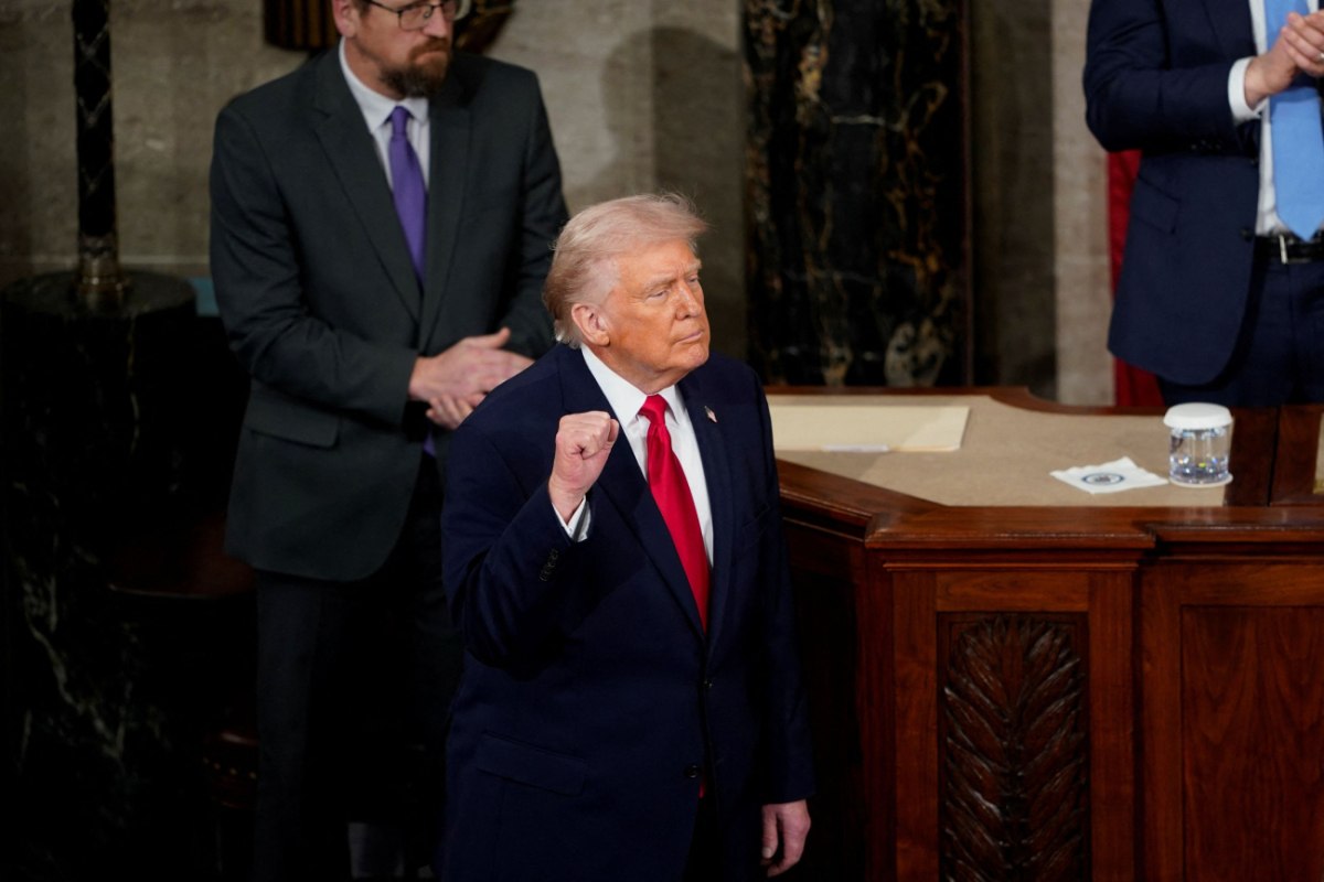 Δημοκρατικοί καταγγέλλουν πως αποκρύφθηκαν έγγραφα της υπόθεσης Έπσταϊν που αφορούσαν τον Τραμπ