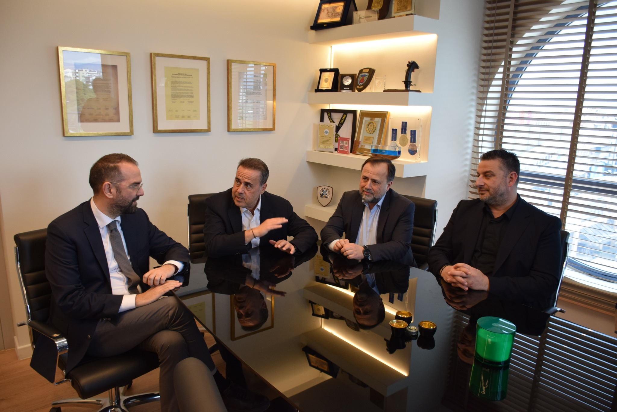 Προχωρούν οι ενεργειακές κοινότητες στη Δυτική Ελλάδα – Συνάντηση Φαρμάκη με Παπασταύρου