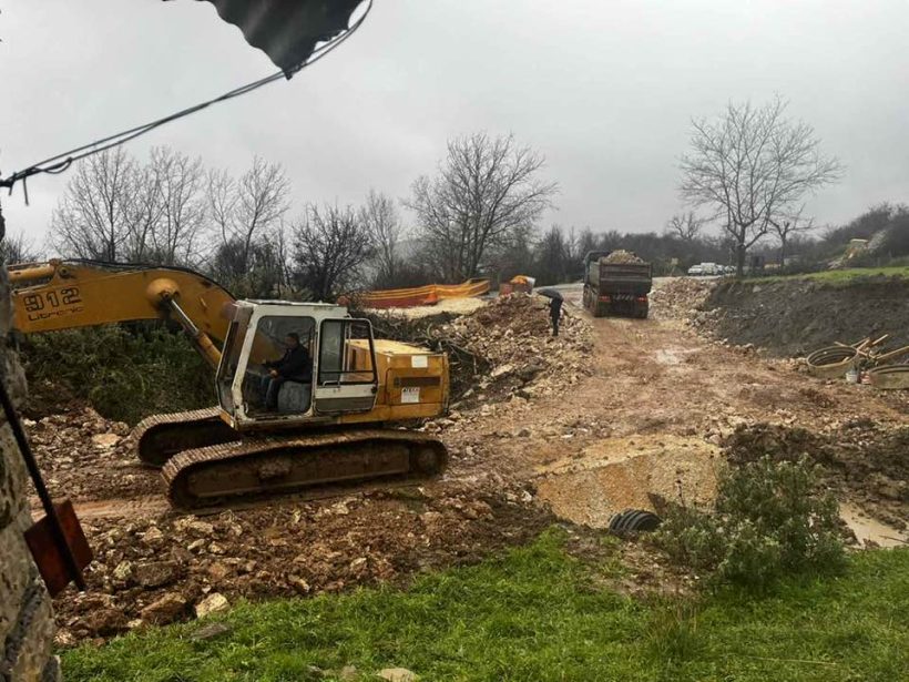 Πατρών – Τριπόλεως: Ενισχύσεις από την Αχαΐα για την Παράκαμψη των καθιζήσεων – Εργασίες σε δύσκολες συνθήκες