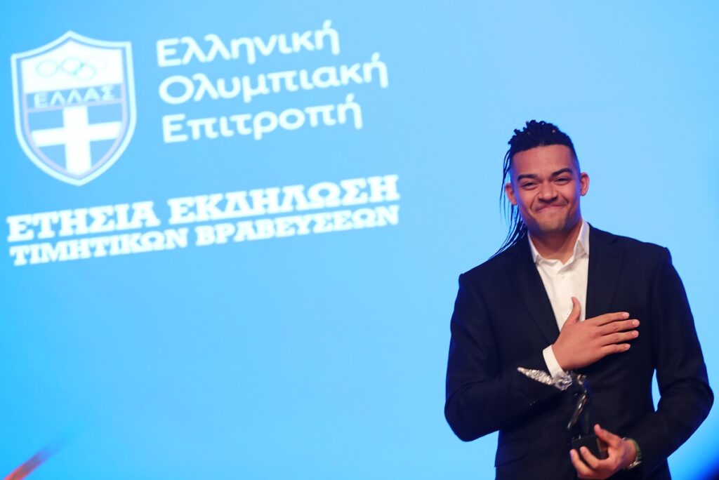 E.O.E.: Βράβευσε τον Καραλή και τους αθλητές που πήραν μετάλλια στο Ολυμπιακό Φεστιβάλ Νεότητας