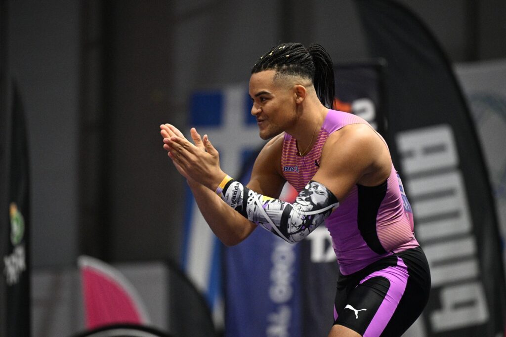 Μεγάλο πάρτι και μεγάλο άλμα από τον Καραλή στο Fly Athens