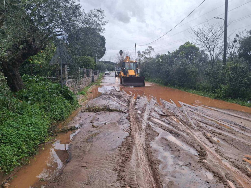 Κακοκαιρία: Προβλήματα στη Μεσσηνία από την ισχυρή βροχόπτωση – Κατολισθήσεις και πλημμυρισμένοι δρόμοι
