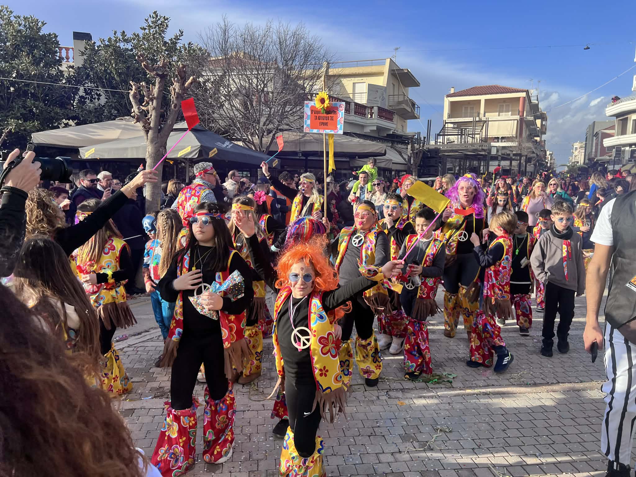 Χιλιάδες καρναβαλιστές και επισκέπτες κατέκλυσαν την Αμαλιάδα